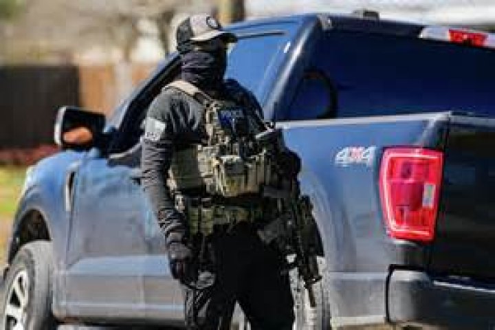 Can FBI agents wear beards?