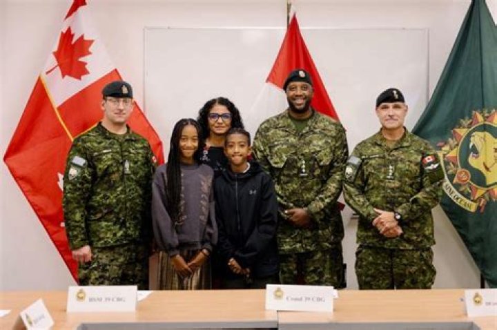 Can immigrants join the Marines?