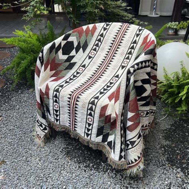 Can you use a blanket as a rug?