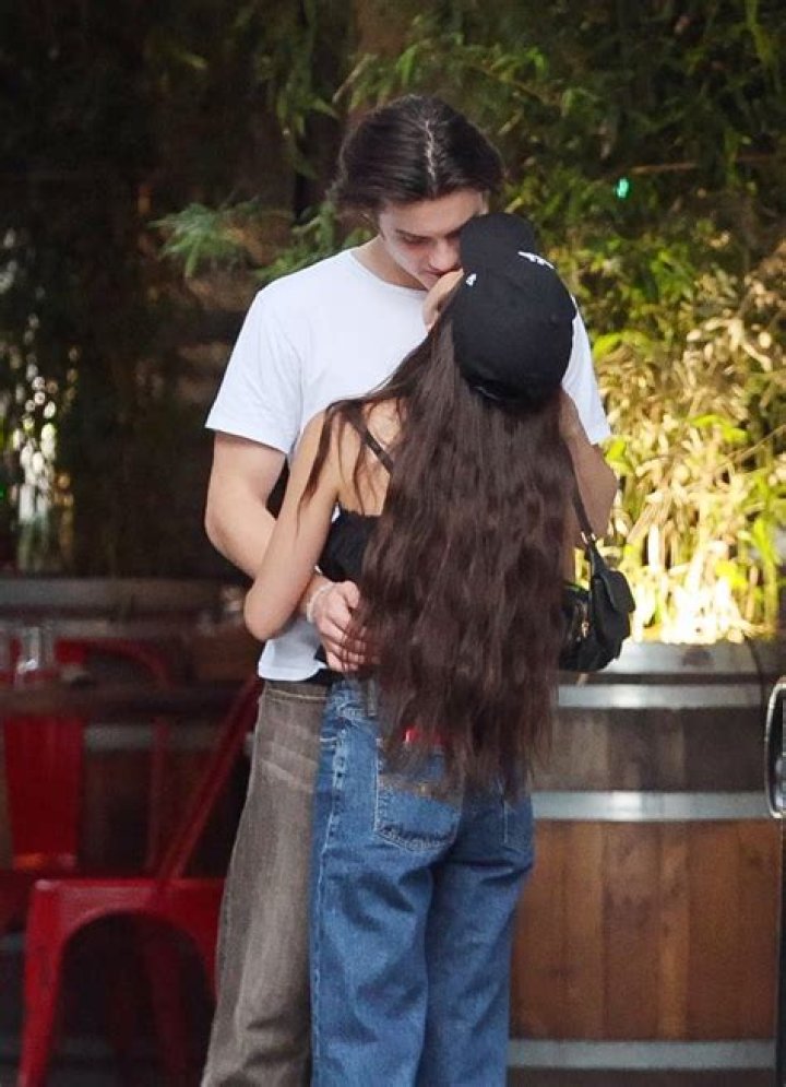 Did Olivia ever kiss Elliot?