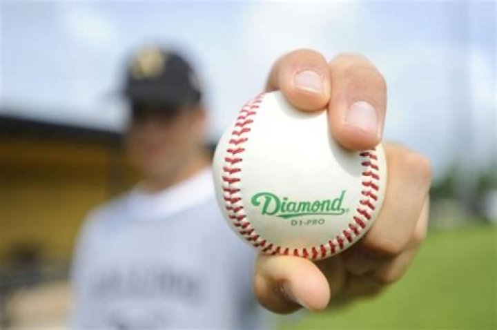 Do any PGA pros use baseball grip?