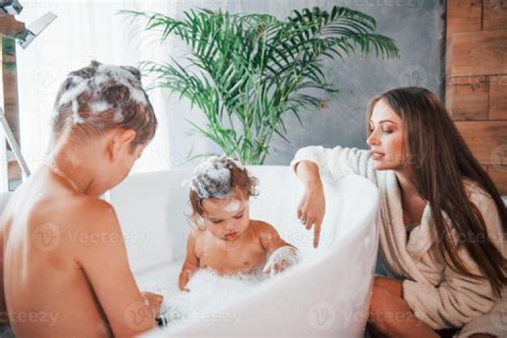 Do Japanese parents bath with kids?