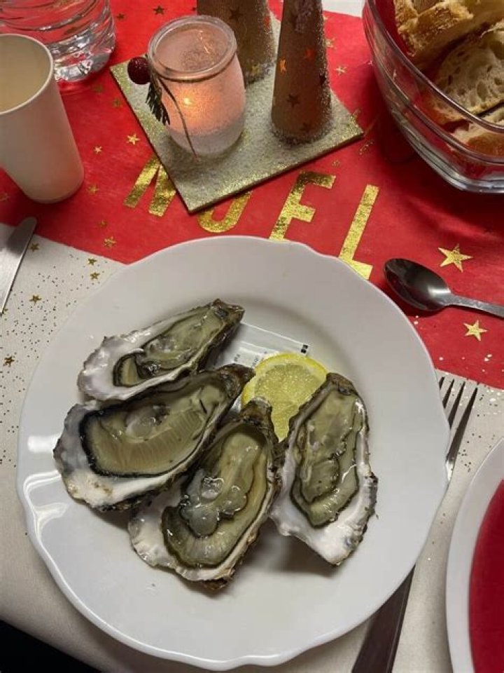 Do the French eat slowly?