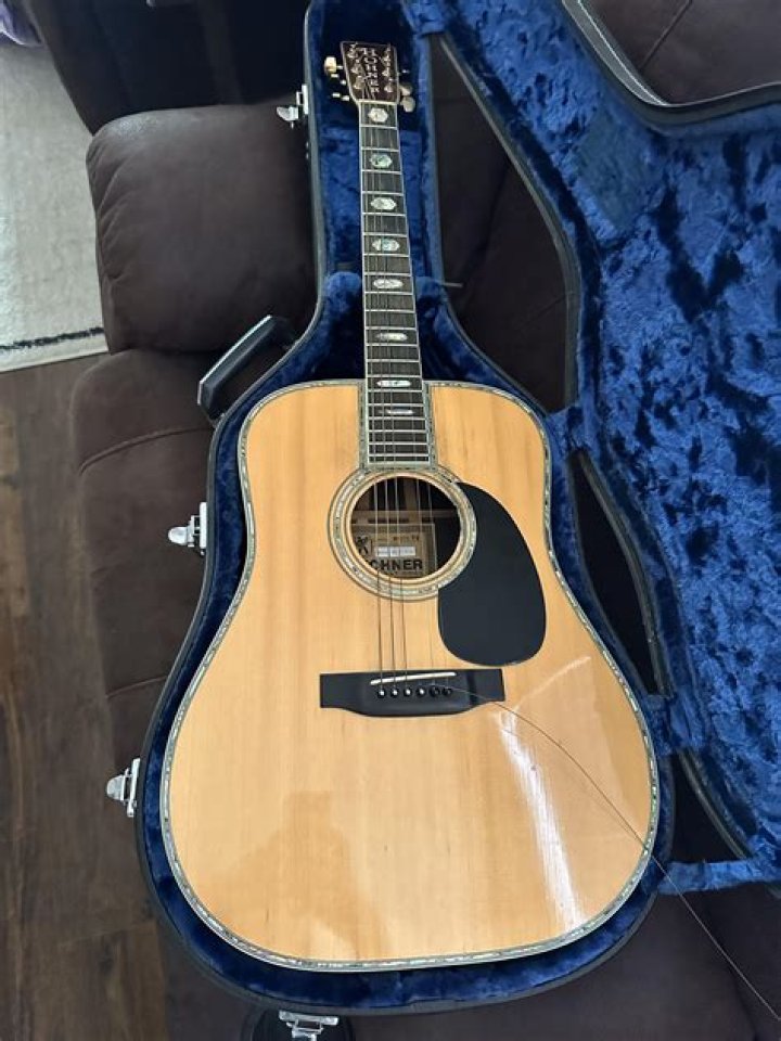 Does Hohner still make guitars?