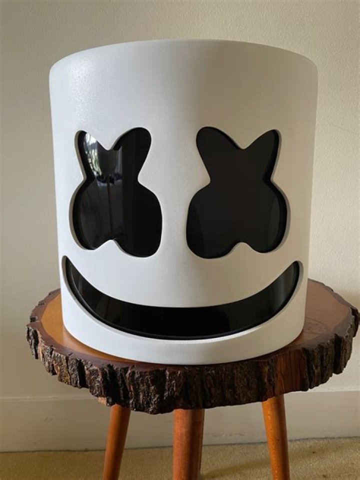 Does Marshmello's helmet have AC?