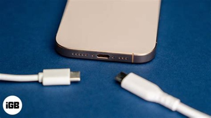 Does the iPhone 13 come with a headphone jack?