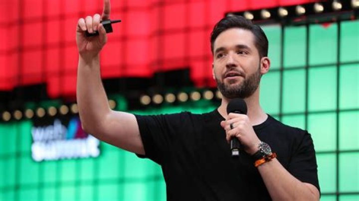 How much did Alexis Ohanian sell Reddit for?