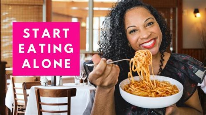 Is it OK to eat alone in college?