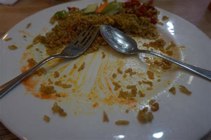 Is it polite to leave some food on the plate?