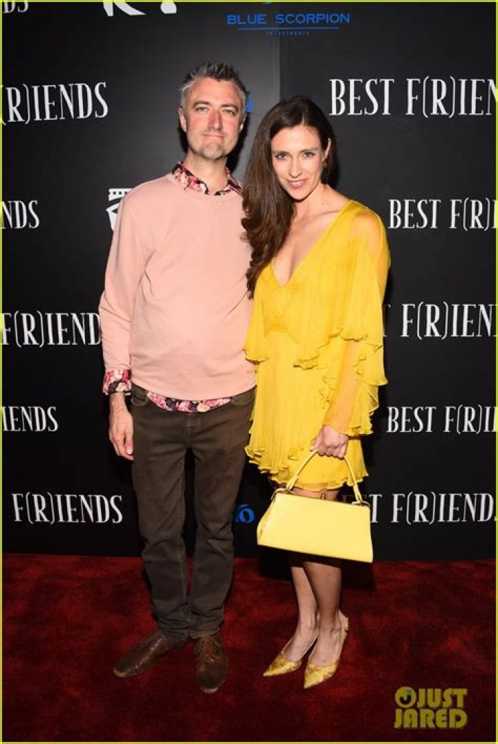 Is Sean Gunn married?