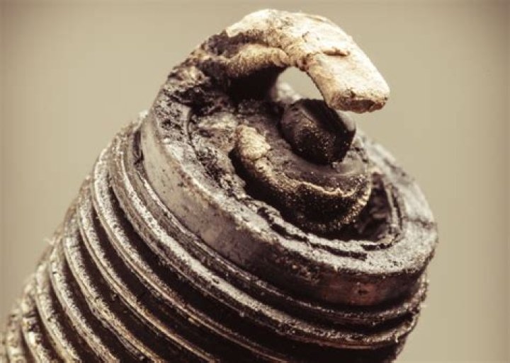 What does carbon buildup on spark plug mean?