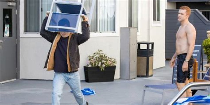 What happens to Ian at the end of Shameless?