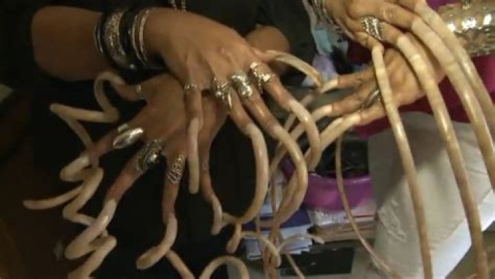 What is a fear of long fingernails called?