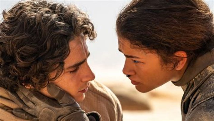 What is the age difference between Ross and Demelza?