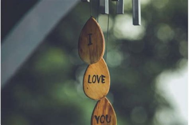 What is the difference between I love you and love you?