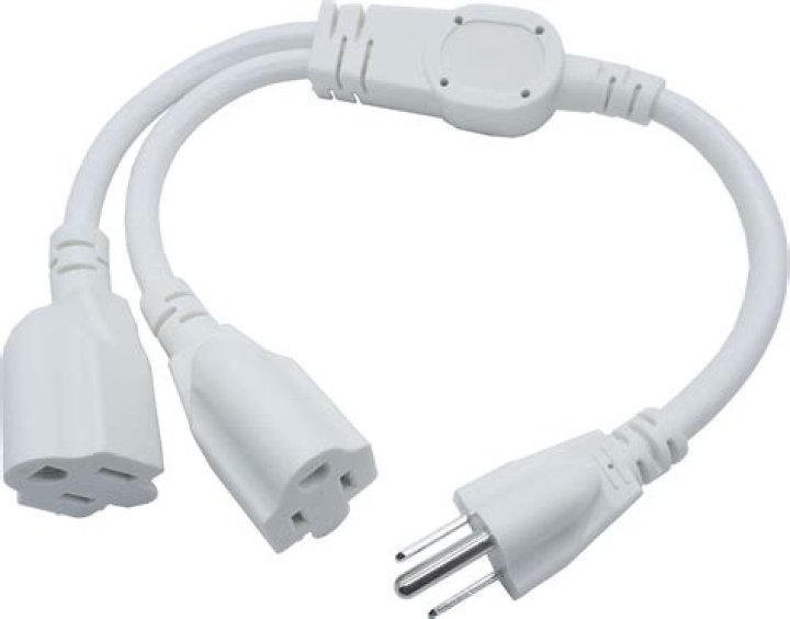 Which wire is hot on a 3 prong extension cord?