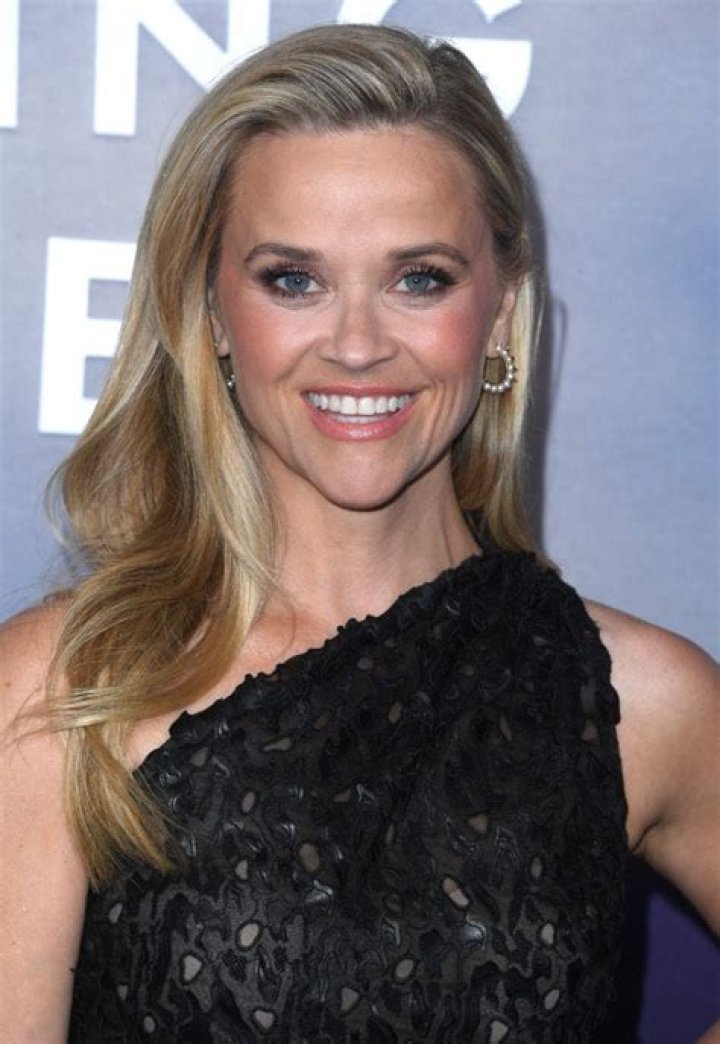 Who does Reese Witherspoon's hair?