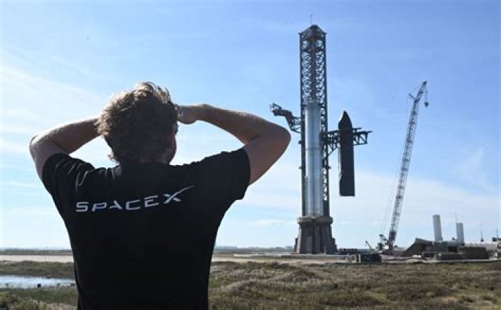 Who is in spacex?