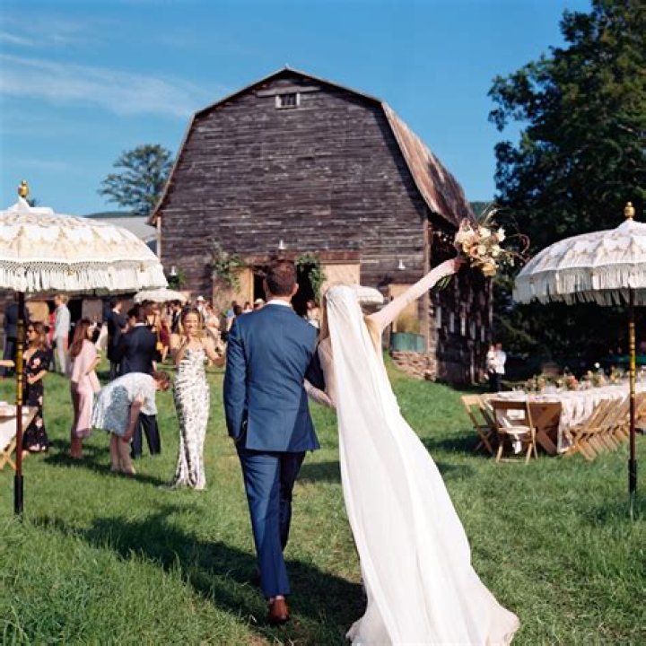 Who pays for the wedding on Married at First Sight?