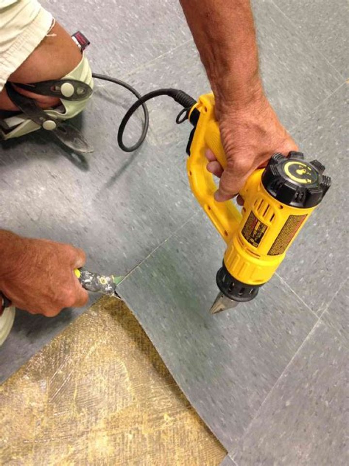 Will a heat gun remove polyurethane?